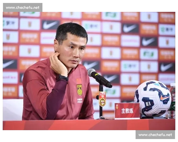 中国足球队备战亚洲杯,主教练强调年轻球员成长与团队合作 中国足球队备战亚洲杯,主教练强调年轻球员成长与团队合作